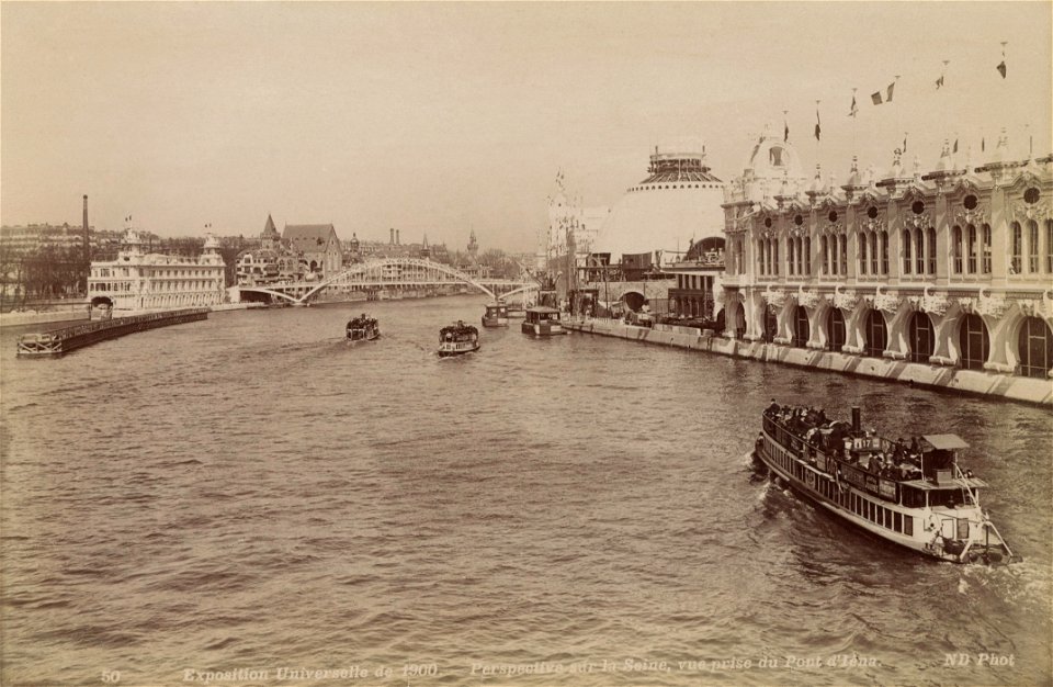 Perspective sur la Seine, vue prise du Pont d'Iéna