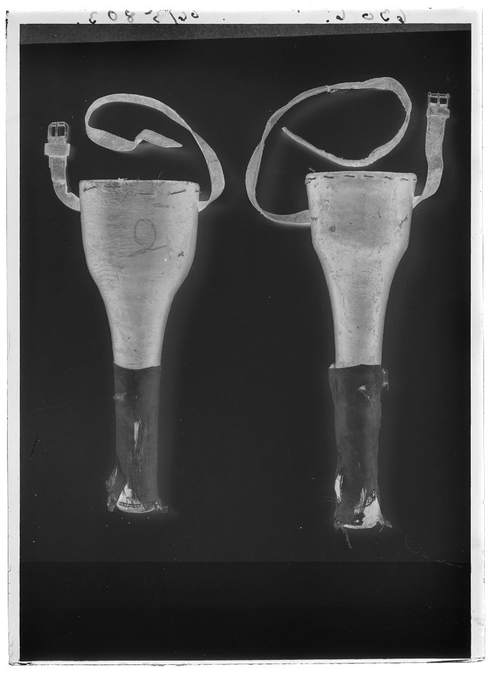 Pistolhölster av svart läder - Livrustkammaren - 69196-negative