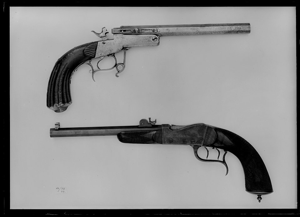 Pistol för patron med centralantändning, 1800-talets andra hälft - Livrustkammaren - 17693