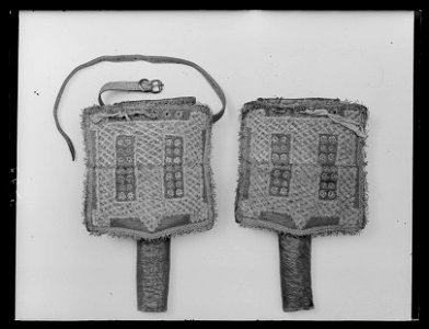 Pistolhölster till barnsadel nnr 6363, i par med nnr 25304, Polen-Turkiet , ca 1660-70-tal - Livrustkammaren - 19379