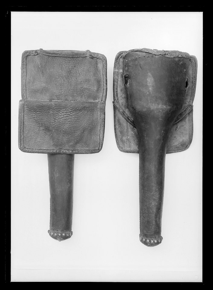 Pistolhölster, svart läder - Livrustkammaren - 26582