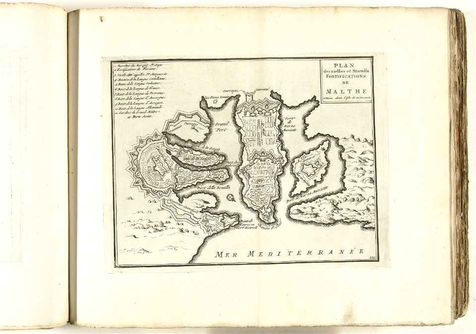 Plattegrond van Valletta, ca. 1702 Plan des vieilles et Nouvelle Fortifications de Malthe (titel op object) Les Forces de l'Europe, Asie, Afrique et Amerique, ou description des principales villes a, RP-P-OB-83.034-154