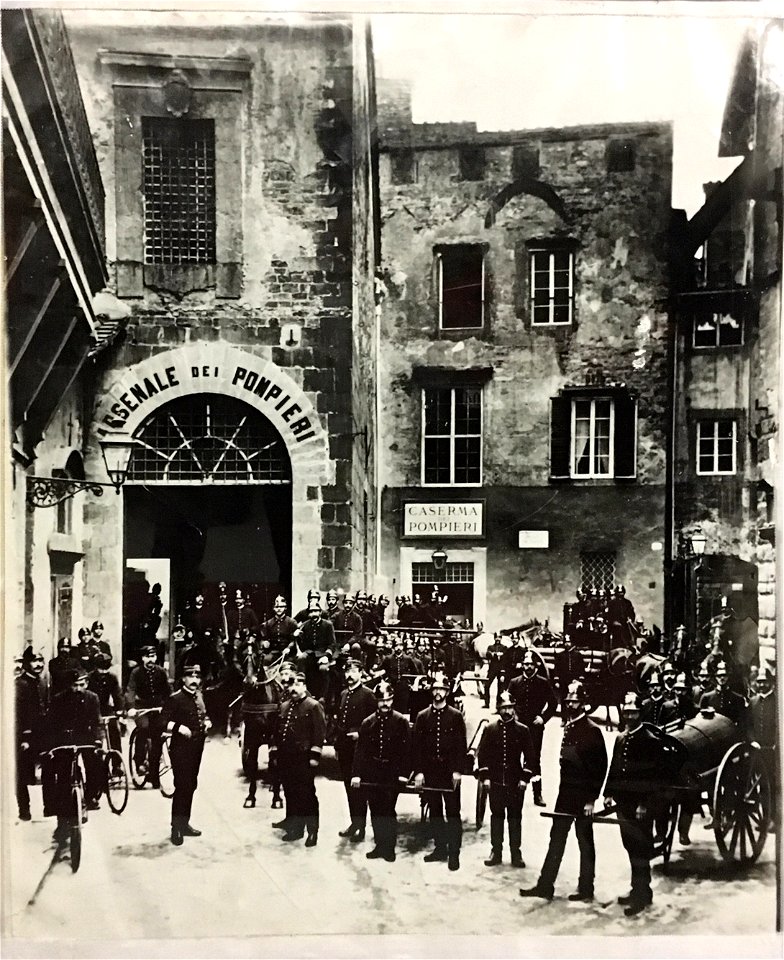 Pompieri Firenze piazza san Biagio