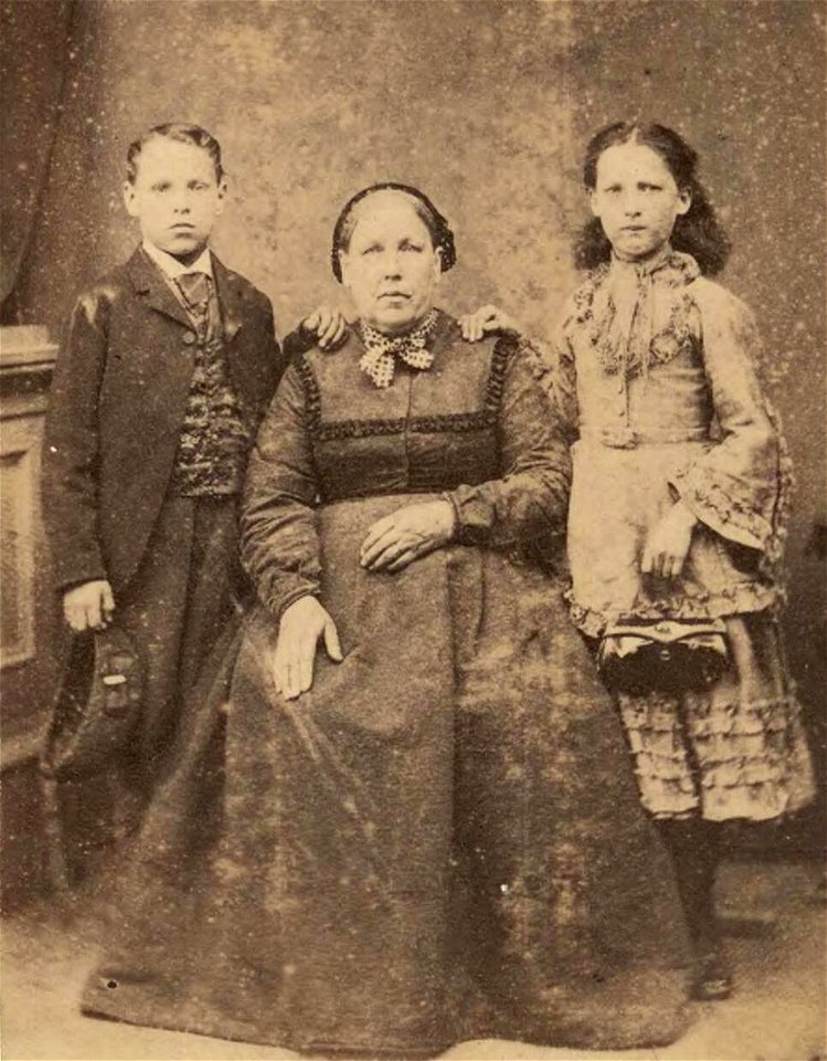 Portrait of Alice Edwards (4674350) (cropped)