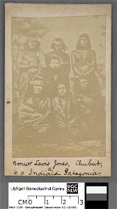 Portrait of Bonwr Lewis Jones, Chubut, a chwech o Indiaid Patagonia (4670566)
