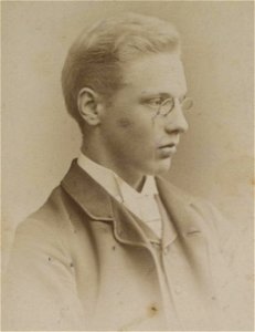 Portrait of Arthur Edward Moss (4670417) (cropped)