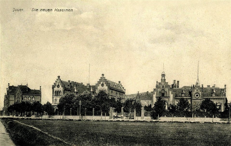 Postkarte der neuen Kasernen in Jauer, vor 1910 gelaufen
