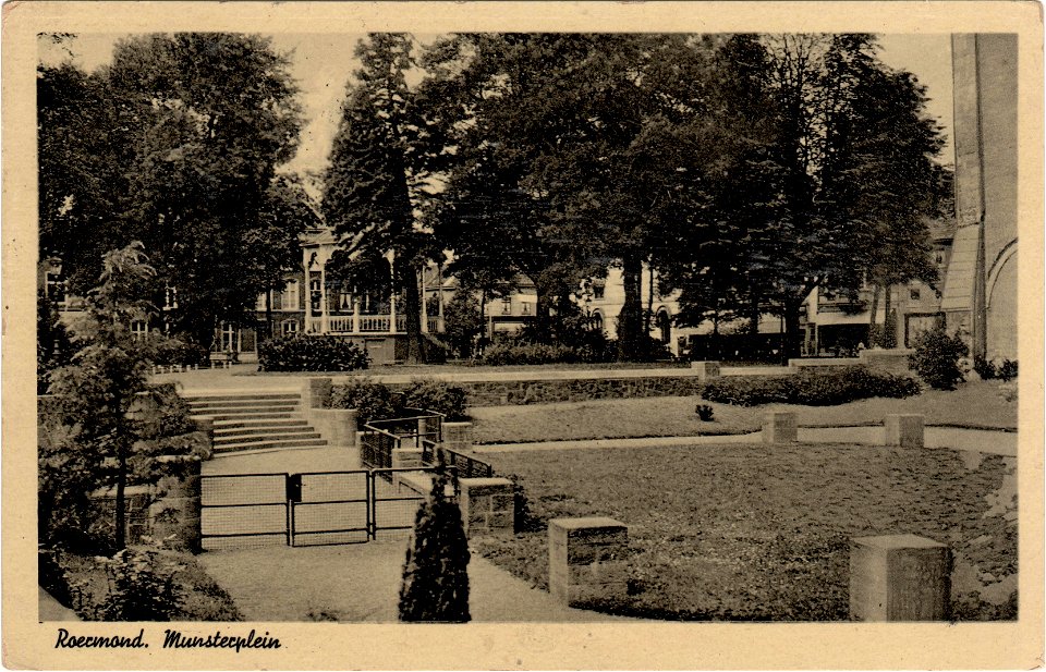 Postcard 0002 Roermond, Munsterplein recto