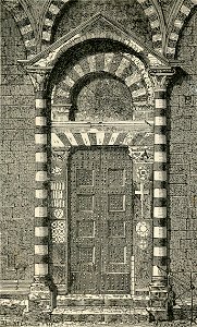 Prato porta laterale della Cattedrale