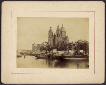 Prins Hendrikkade 63-88 (v.r.n.l.) met de rooms-katholieke Sint Nicolaaskerk, Prins Hendrikkade 75-76, Afb ANWZ00392000001
