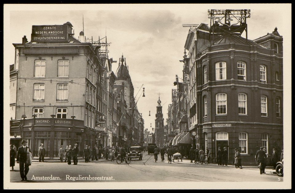 Reguliersbreestraat gezien naar Munttoren. Uitgave N.V. Luxe Papierwarenhandel van Roukes & Erhart, Baarn, Afb PBKD00258000007