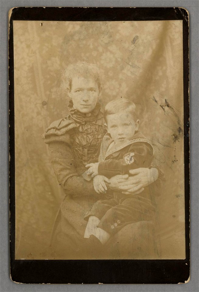 Revd. W. D. Davies, M.A., M.D., with his mother Mrs. Isaac Davies (5349049)