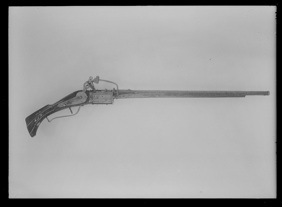 Revolverbössa med snapplås för sex skott, Augsburg ca 1600 - Livrustkammaren - 10518