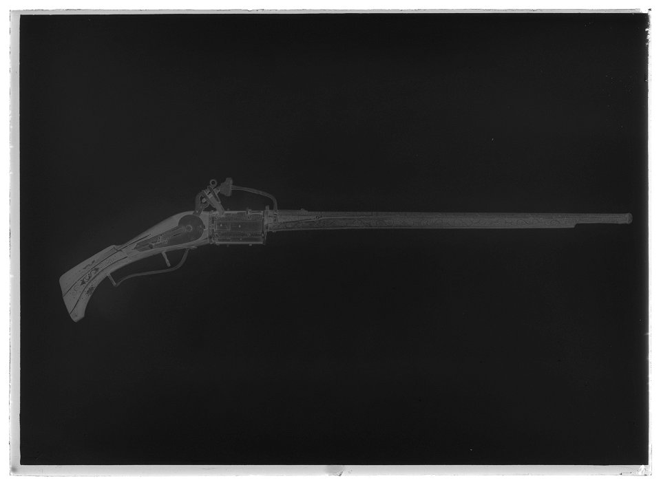 Revolverbössa med snapplås för sex skott, Augsburg ca 1600 - Livrustkammaren - 10518-negative