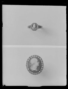 Ring med miniatyrporträtt av konung Gustav II Adolf av Sverige ca 1630, skuret i agat - Livrustkammaren - 36555