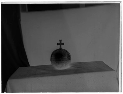 Riksäpple - Livrustkammaren - 77083-negative