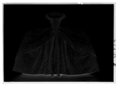 Robe de cour kröningsklänning - Livrustkammaren - 61336-negative