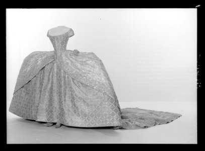 Robe de cour kröningsklänning - Livrustkammaren - 69898