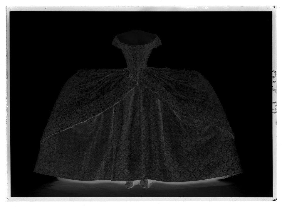 Robe de cour kröningsklänning - Livrustkammaren - 52775-negative