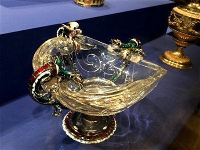 Rock crystal tazza with lizards