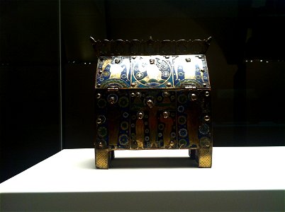 Romanesque Treasure of MNAC- Arqueta Crucifixió (1)