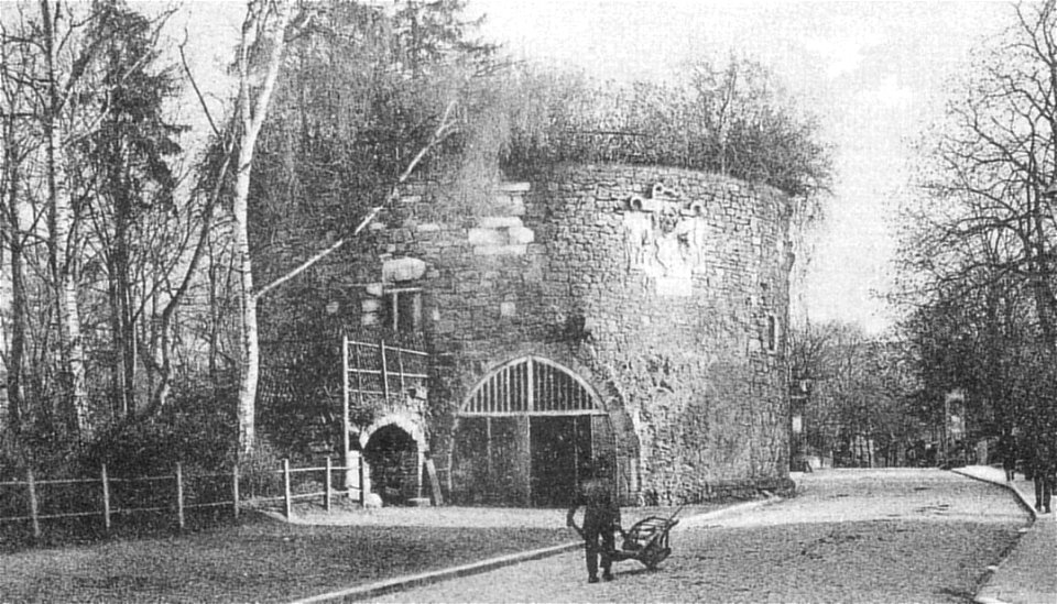 Rotunde Münden an Strasse um 1900