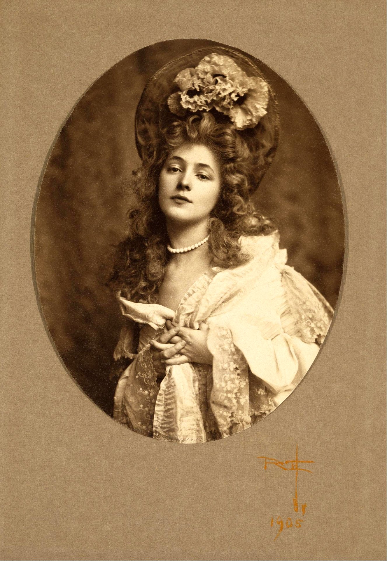 Rudolf Eickemeyer, Jr. - Evelyn Nesbit - Google Art Project - Traditional  visual art under Public domain license