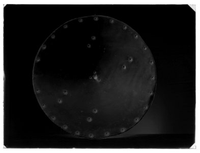 Rundsköld m stötklinga - Livrustkammaren - 77060-negative