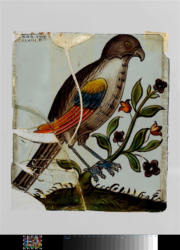 Ruit met vogel op tak waaraan vijf bloemen