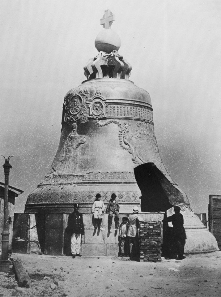 Russischer Photograph - Die Zarenglocke, acht Meter hoch und 200 Tonnen schwer, ist die größte Glocke der Welt (Zeno Fotografie)