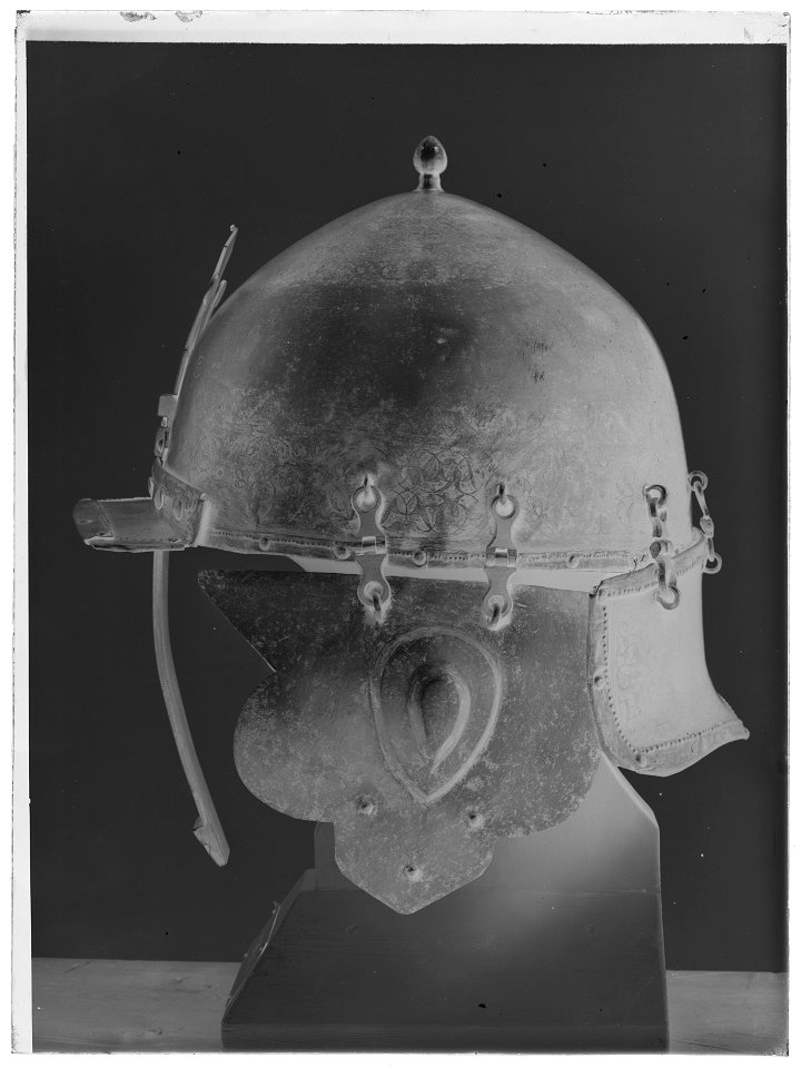 Ryttarhjälm - Livrustkammaren - 42805-negative