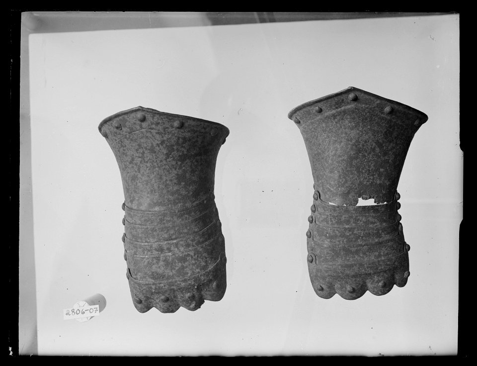 Rustningshandske, vänster, 1600-tal - Livrustkammaren - 19386