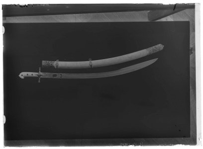 Sabel av kilijtyp, Istambul, 1600-tal, klinga och fäste ej ursprungligen samhörande - Livrustkammaren - 9162-negative