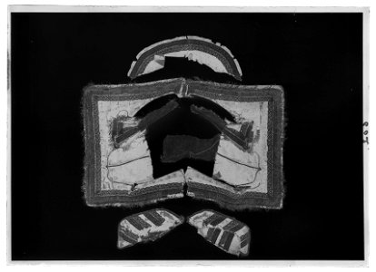 Sadelfragment, vänster sadelbom till barnsadel - Livrustkammaren - 43514-negative