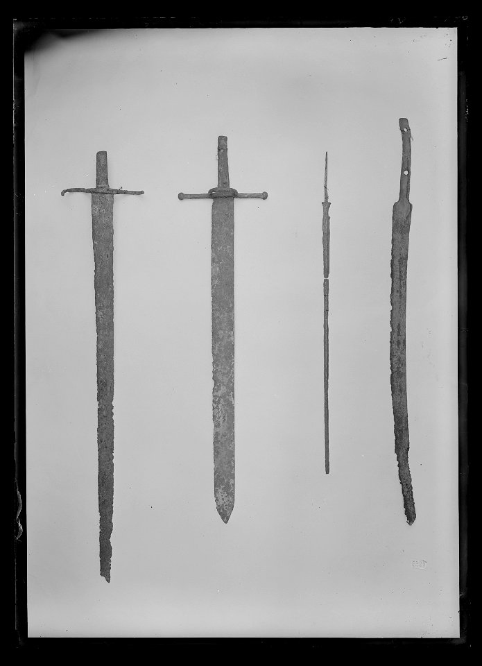 Sabelklinga (med tånge, defekt). Sydtyskland, 1400-talets slut - Livrustkammaren - 68948