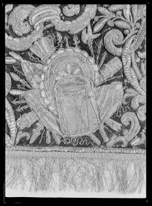 Sadeltäcke ur en serie av sex (6042-6047) tillhörande drottning Kristinas kröningskaross med trofémotiv - Livrustkammaren - 53358. Free illustration for personal and commercial use.