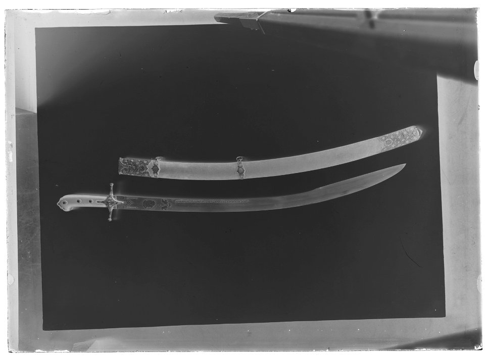 Sabel av kilijtyp, Istambul, 1600-tal, klinga och fäste ej ursprungligen samhörande - Livrustkammaren - 51965-negative