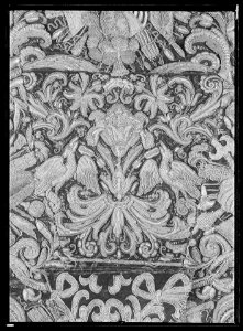 Sadeltäcke ur en serie av sex (6042-6047) tillhörande drottning Kristinas kröningskaross med trofémotiv - Livrustkammaren - 27678
