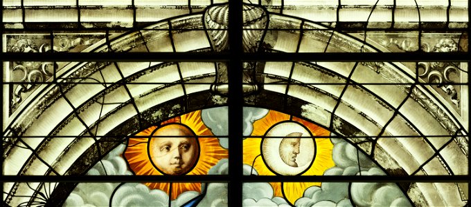 Saint-Chapelle de Vincennes - Baie 0 - Soleil et lune (bgw17 0365)