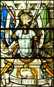 Saint-Chapelle de Vincennes - Baie 2 - Trophée d'armes, salamandre de François Ier et devise -Nustrisco et extinguo- (bgw17 0443)