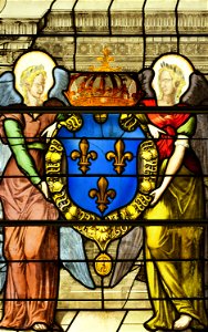 Saint-Chapelle de Vincennes - Baie 1 - Deux anges présentant les armes de France (bgw17 0753)