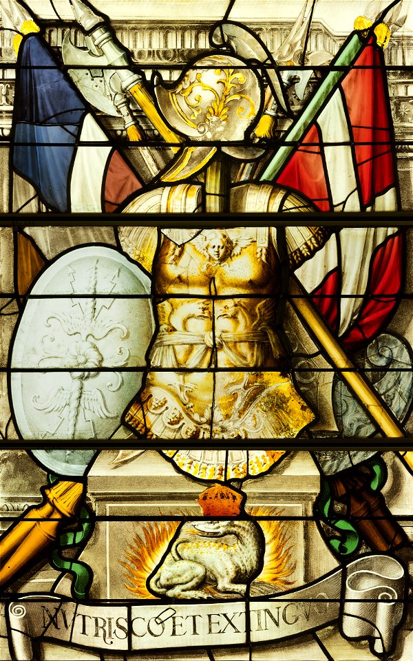 Saint-Chapelle de Vincennes - Baie 1 - Trophée d'armes (bgw17 0754)