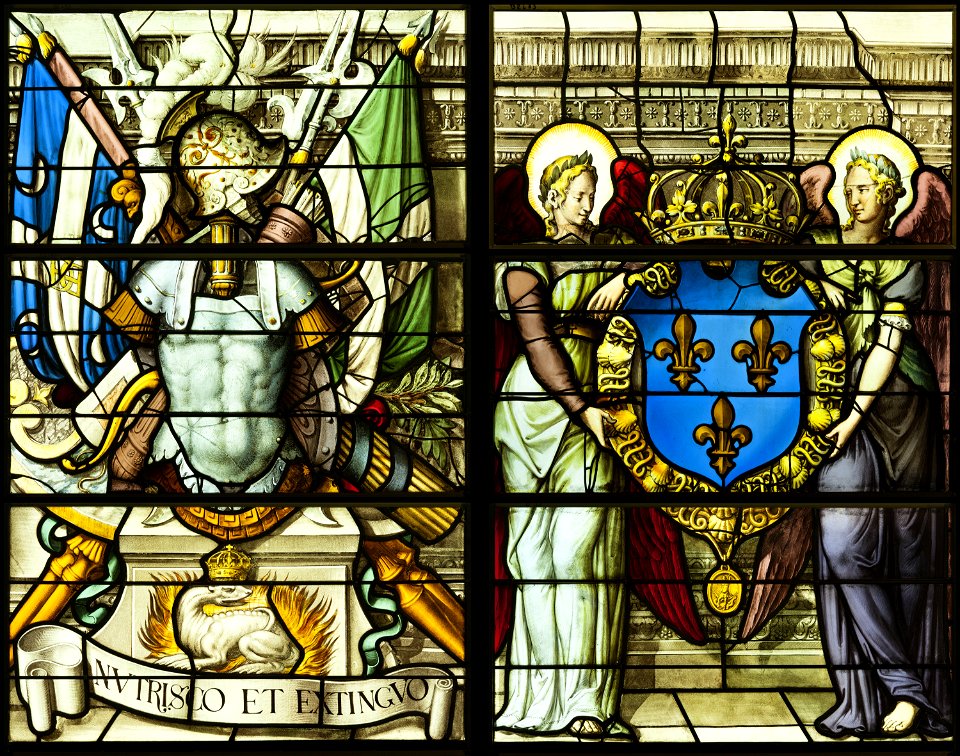 Saint-Chapelle de Vincennes - Baie 2 - Trophée d'armes et deux anges présentant les armes de France (bgw17 0433)