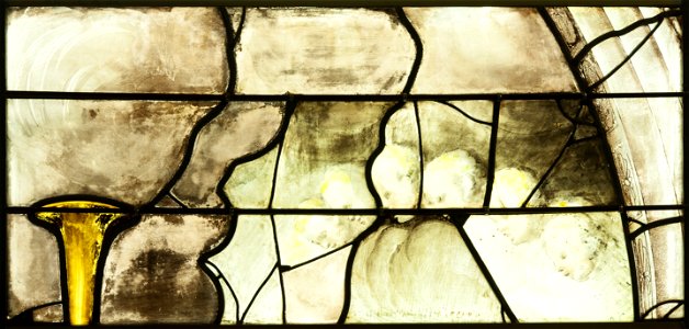 Saint-Chapelle de Vincennes - Baie 4 - Nuée et trompette (bgw17 0544)