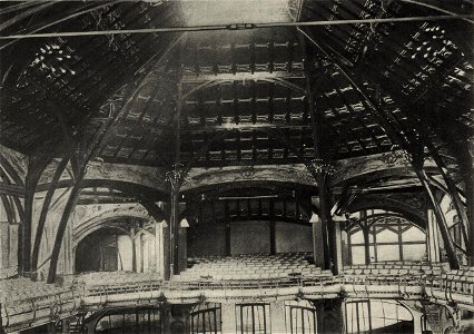 Salle Humbert de Romans (balcon, charpente)