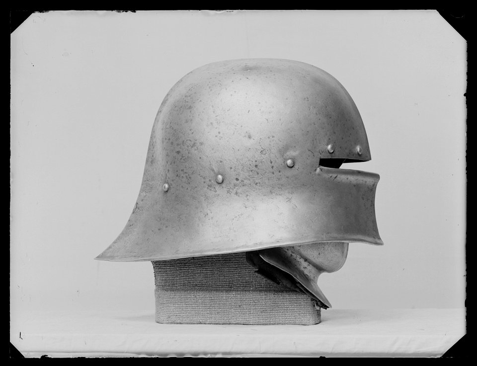 Salad med hakstycke. 1800-tals tillverkning, förlagan ca 1460-80 - Livrustkammaren - 19249