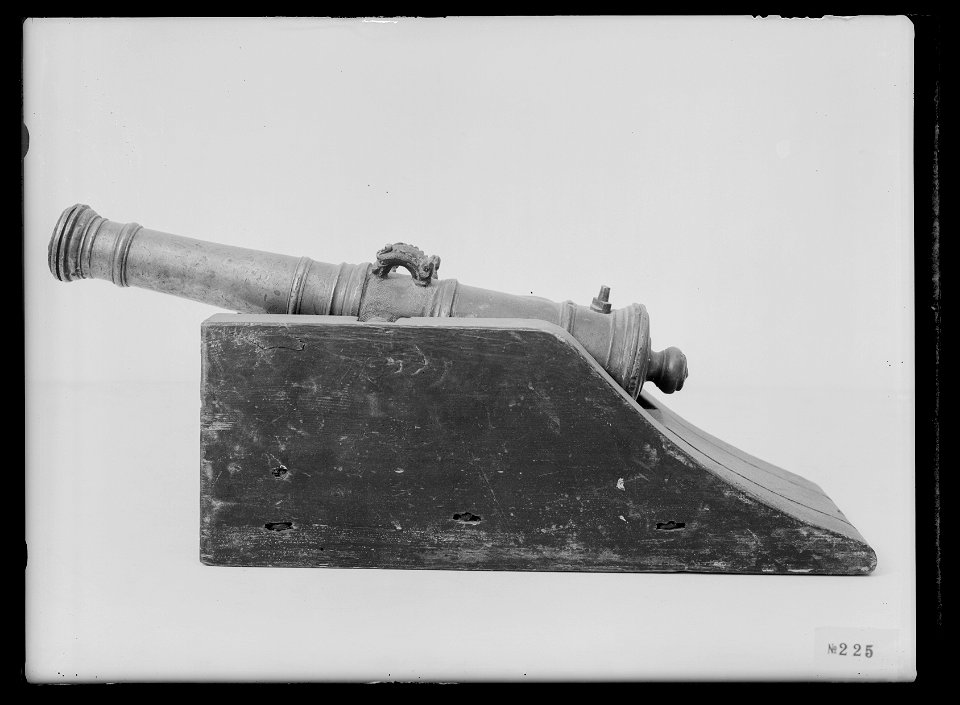 Salutkanon, ändrad till tändhattsantändning, 1700 c - Livrustkammaren - 69385