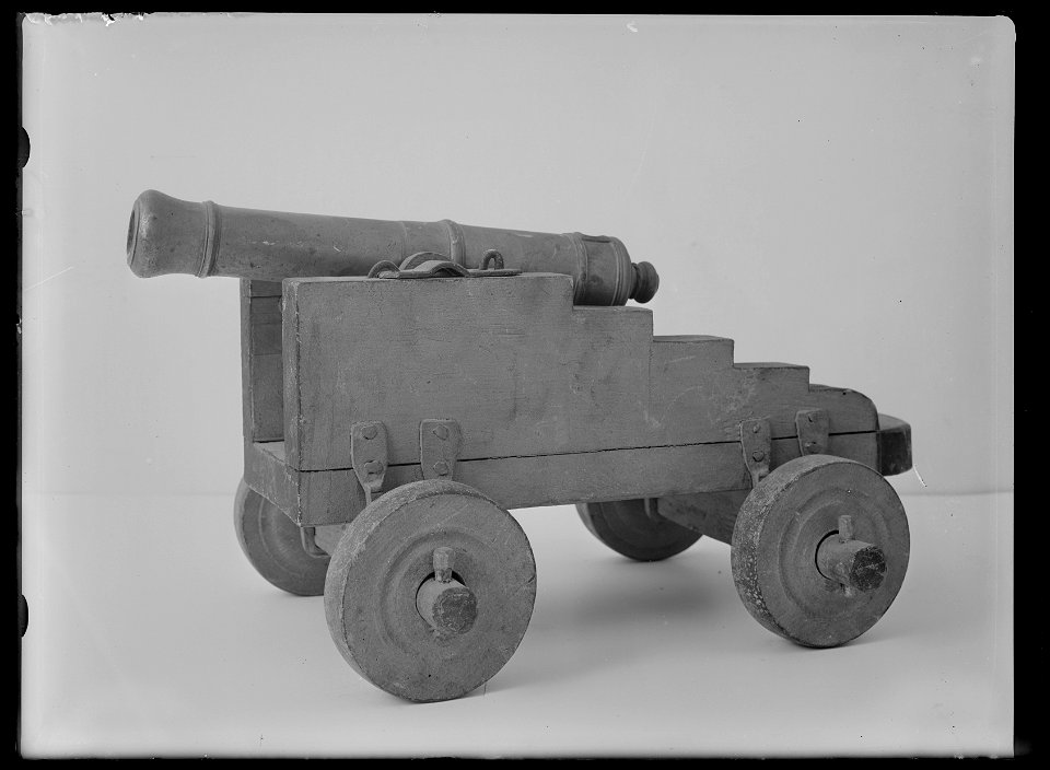 Salutkanon, miniatyrkanon med skeppslavett - Livrustkammaren - 43638
