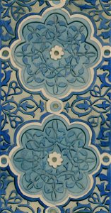 Samarkandskiia drevnosti. Grobnitsa sviatago Kussama ibni Abassa (Shakh-Zinde) i mavzolei pri nei. Izraztsy na naruzhnom fasadie mavzoleia LCCN2007683655 (cropped)
