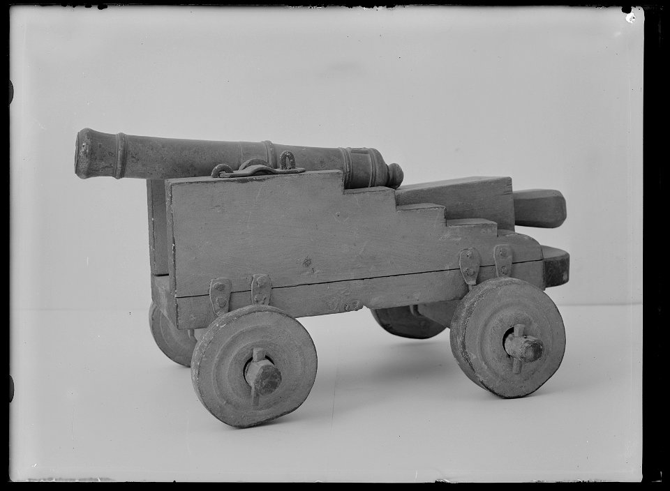 Salutkanon, miniatyrkanon med skeppslavett - Livrustkammaren - 52198